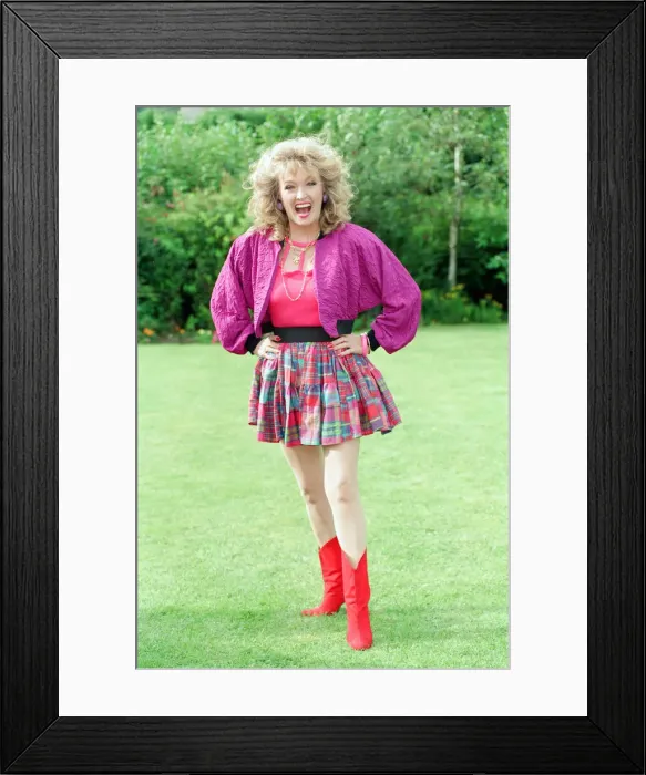 Framed Print : Photocall for new BBC production Keeping up Appearances. Mary Millar