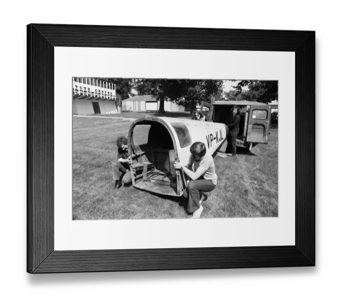 Framed Print : Jim Titford and Gordon Riley of the Midland Aircraft Preservation Society unload the rear