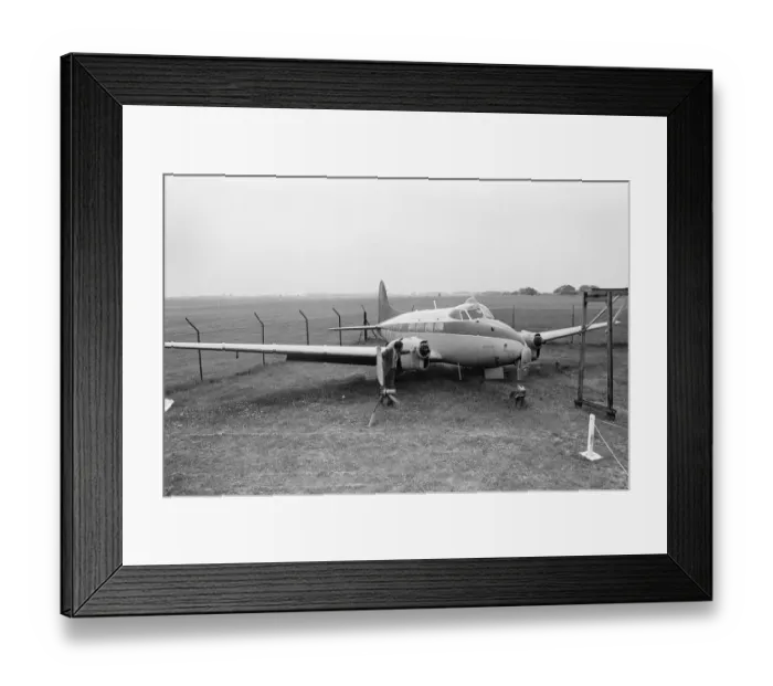 Framed Print : Midland Air Museum Chairman Mr John Berkeley checks on their latest acquisition Framed Print : Midland Air Museum Chairman Mr John Berkeley checks on their latest acquisition
