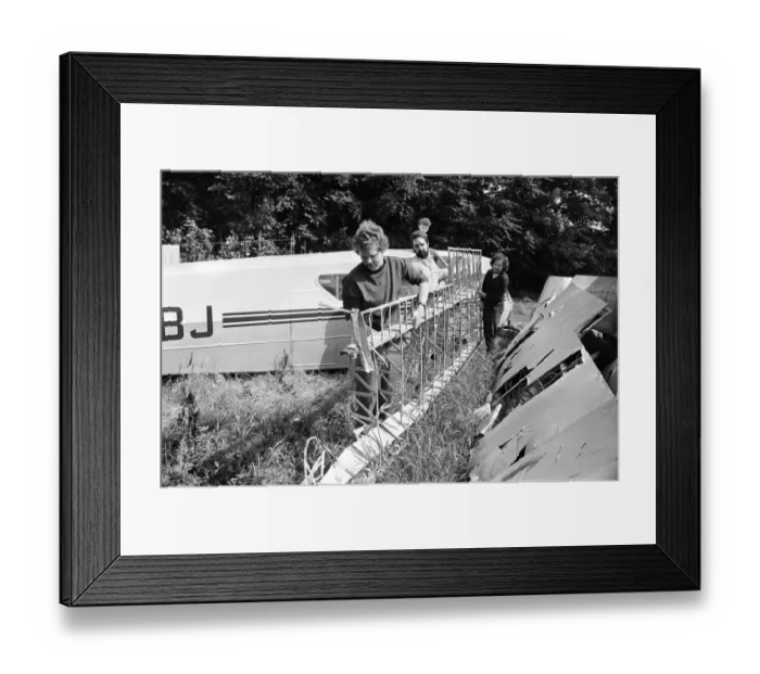 Framed Print : Jim Titford, John Berkely and Roger Smith of the Midland Aircraft Preservation Society