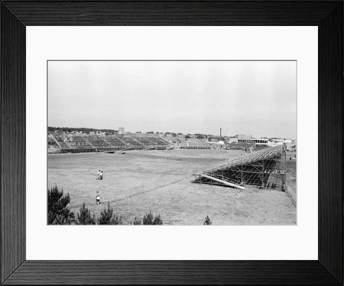 Framed Print : British Open 1975. Carnoustie Golf Links, Scotland, held 9th - 13th July 1975 Framed Print : British Open 1975. Carnoustie Golf Links, Scotland, held 9th - 13th July 1975
