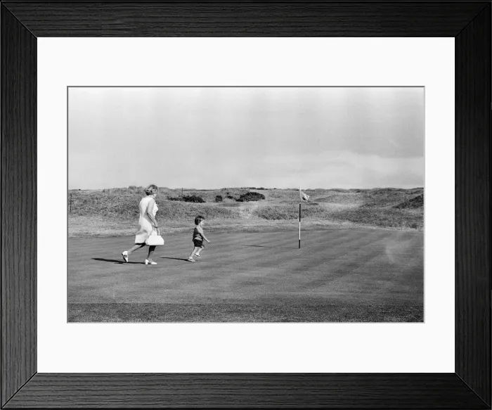 Framed Print : British Open 1975. Carnoustie Golf Links, Scotland, held 9th - 13th July 1975 Framed Print : British Open 1975. Carnoustie Golf Links, Scotland, held 9th - 13th July 1975