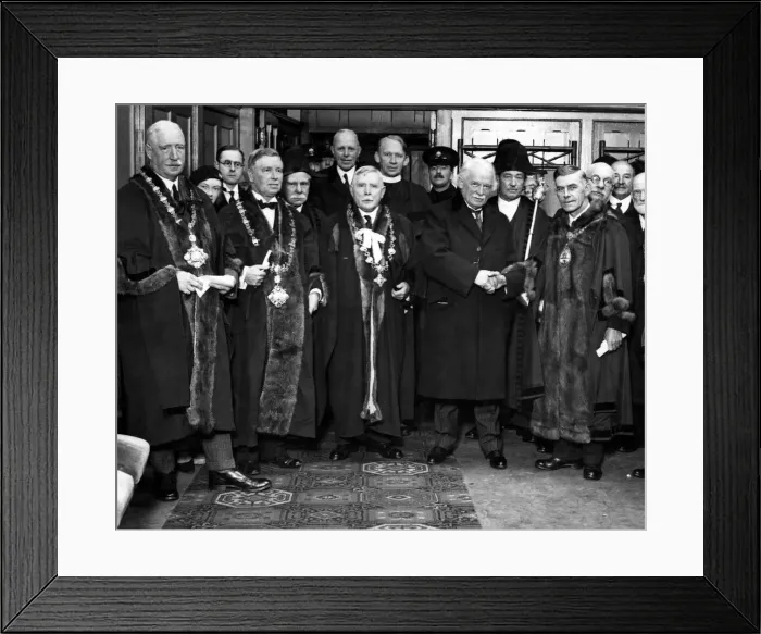 Framed Print : The Rt Hon David Lloyd George being received by the mayor of Tenby, Councillor J E Mabe Framed Print : The Rt Hon David Lloyd George being received by the mayor of Tenby, Councillor J E Mabe
