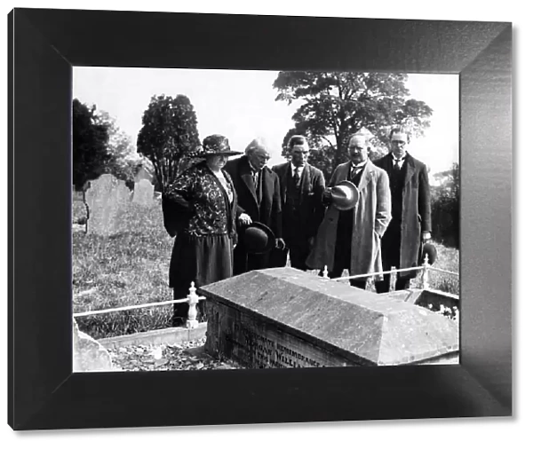David Lloyd George visiting the grave of the late William Llewelyn Williams