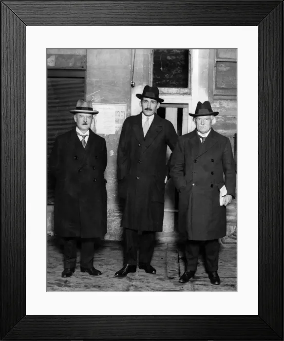Framed Print : David Lloyd George, right, with Captain Geoffrey Crawshaw and Mr D T Salathiel at Newport Framed Print : David Lloyd George, right, with Captain Geoffrey Crawshaw and Mr D T Salathiel at Newport
