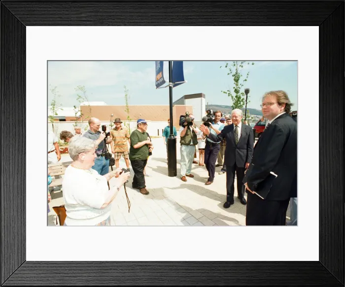 Framed Print : Former US President Jimmy Carter in Swansea. 11th August 1995 Framed Print : Former US President Jimmy Carter in Swansea. 11th August 1995