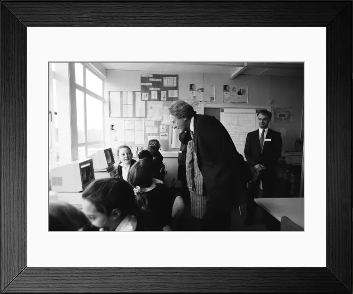 Framed Print : Michael Heseltine visits Chiltern Edge School, Sonning Common. 15th February 1991 Framed Print : Michael Heseltine visits Chiltern Edge School, Sonning Common. 15th February 1991