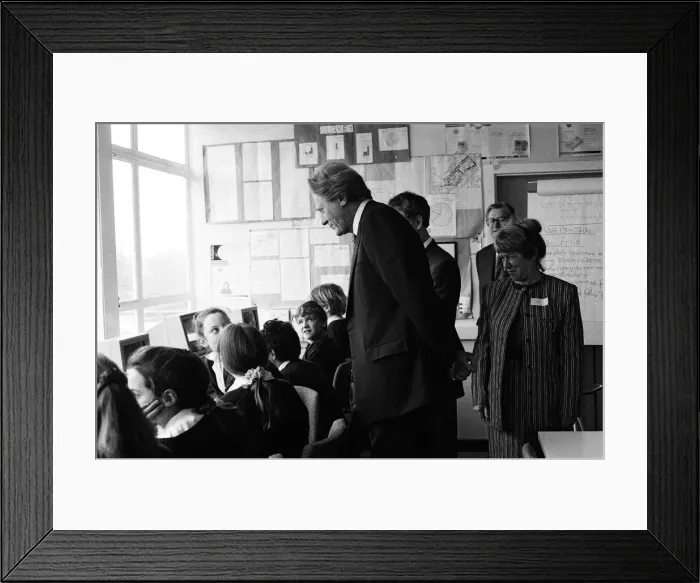Framed Print : Michael Heseltine visits Chiltern Edge School, Sonning Common. 15th February 1991 Framed Print : Michael Heseltine visits Chiltern Edge School, Sonning Common. 15th February 1991