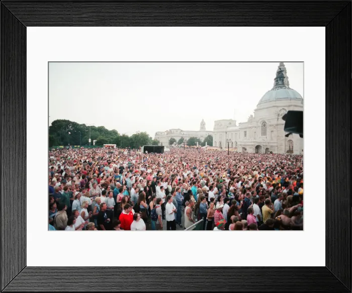 Framed Print : Cardiffs Big Weekend Summer Festival, Cardiff, Wales, 8th August 1998 Framed Print : Cardiffs Big Weekend Summer Festival, Cardiff, Wales, 8th August 1998