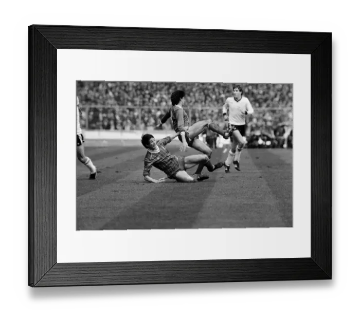 Framed Print : Liverpool v Manchester United, Football League Cup Final at Wembley Stadium Framed Print : Liverpool v Manchester United, Football League Cup Final at Wembley Stadium