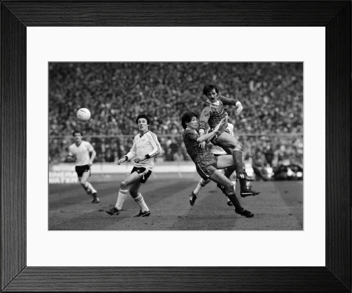 Framed Print : Liverpool v Manchester United, Football League Cup Final at Wembley Stadium