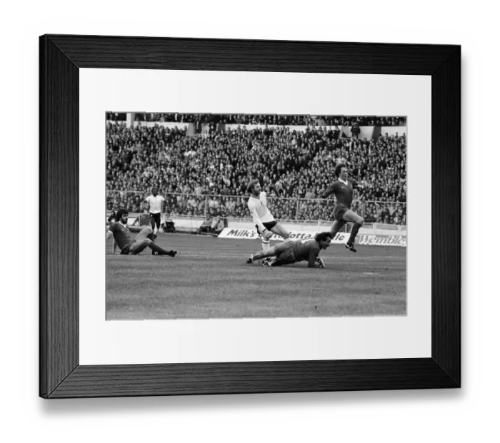 Framed Print : Liverpool v Tottenham Hotspur, Football League Cup Final at Wembley Stadium Framed Print : Liverpool v Tottenham Hotspur, Football League Cup Final at Wembley Stadium