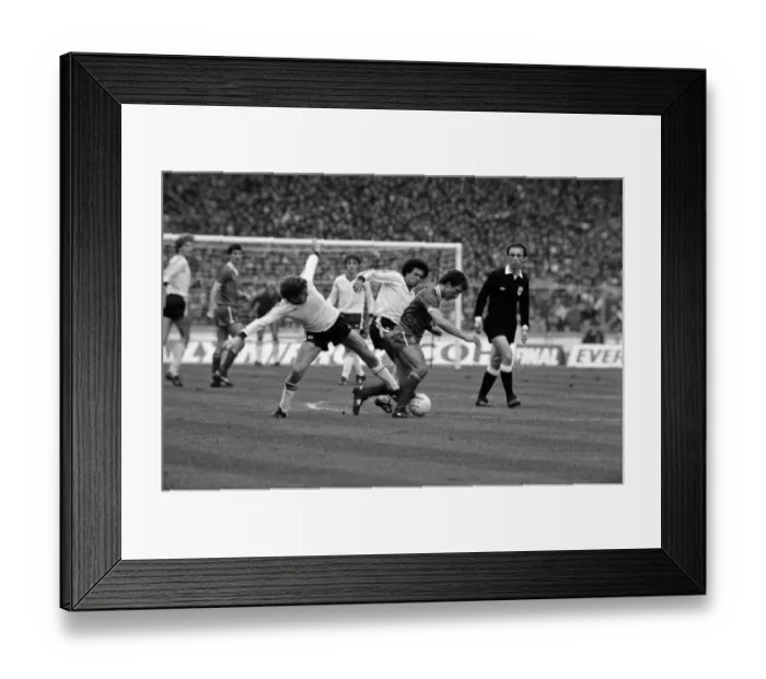 Framed Print : Liverpool v Manchester United, Football League Cup Final at Wembley Stadium