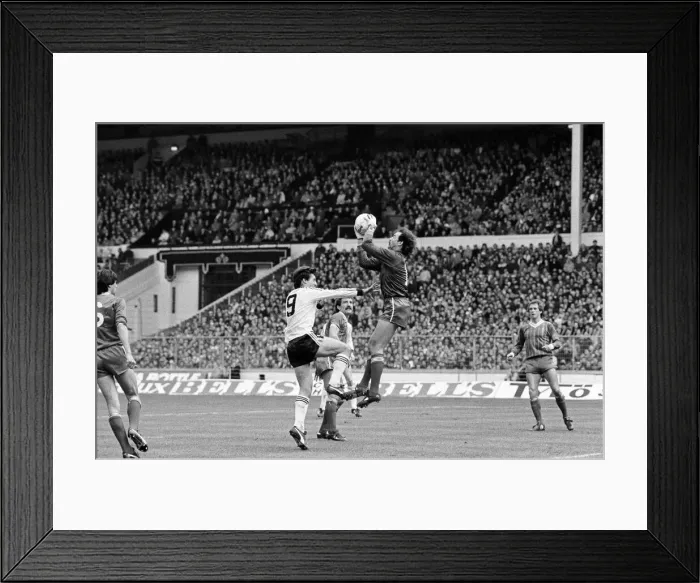 Framed Print : Liverpool v Manchester United, Football League Cup Final at Wembley Stadium Framed Print : Liverpool v Manchester United, Football League Cup Final at Wembley Stadium