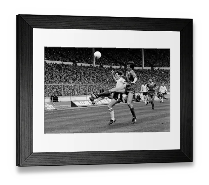 Framed Print : Liverpool v Manchester United, Football League Cup Final at Wembley Stadium