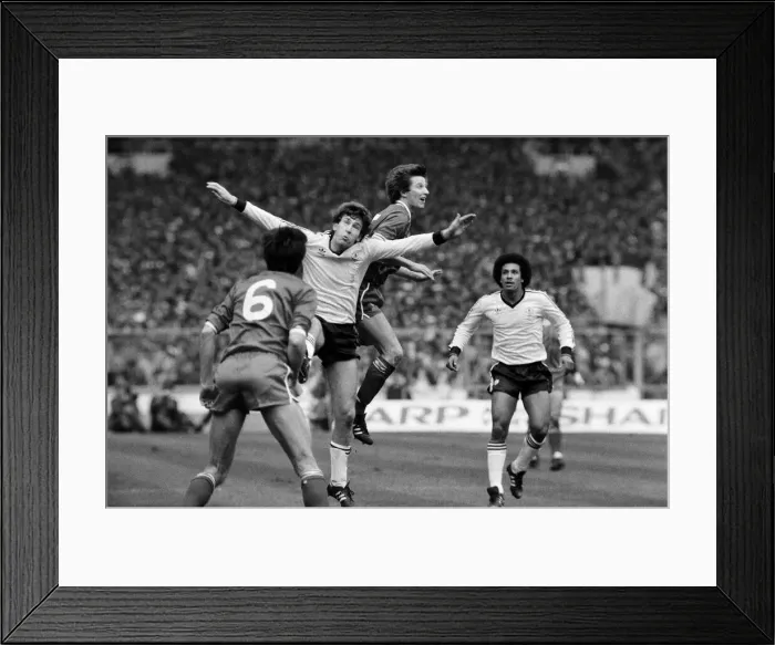 Framed Print : Liverpool v Manchester United, Football League Cup Final at Wembley Stadium Framed Print : Liverpool v Manchester United, Football League Cup Final at Wembley Stadium