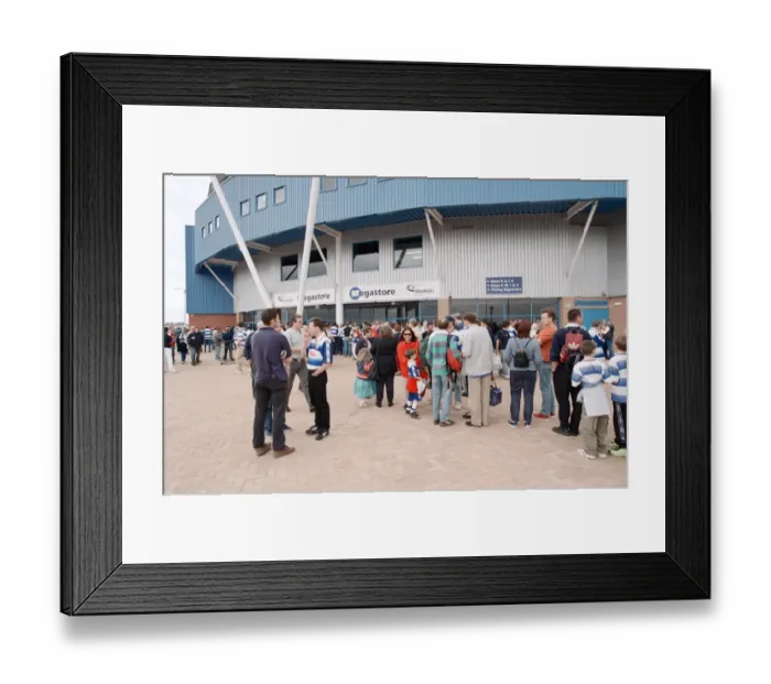 Framed Print : The newly constructed Madejski Stadium is officially opened ahead of the League Division Framed Print : The newly constructed Madejski Stadium is officially opened ahead of the League Division