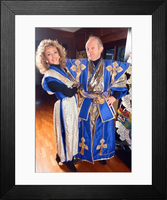 Framed Print : Magician Paul Daniels and his wife Debbie McGee pictured at home. 13th December 1991 Framed Print : Magician Paul Daniels and his wife Debbie McGee pictured at home. 13th December 1991