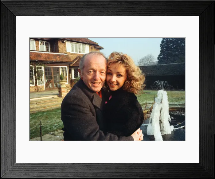 Framed Print : Magician Paul Daniels and his wife Debbie McGee pictured at home. 13th December 1991 Framed Print : Magician Paul Daniels and his wife Debbie McGee pictured at home. 13th December 1991