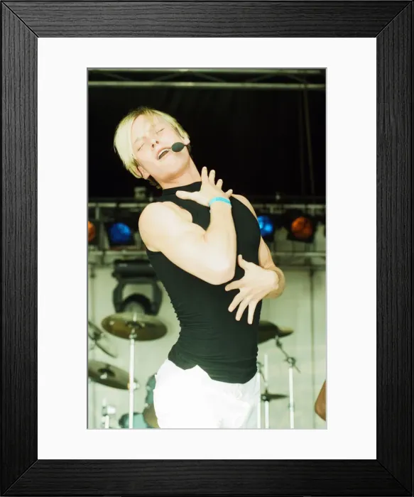 Framed Print : Cardiffs Big Weekend Summer Festival, Cardiff, Wales, 7th August 1999 Framed Print : Cardiffs Big Weekend Summer Festival, Cardiff, Wales, 7th August 1999