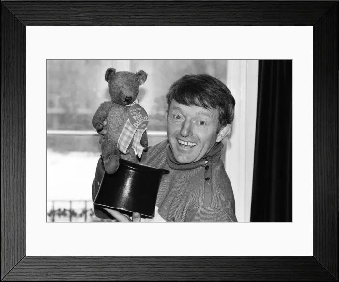 Framed Print : Magician Paul Daniels. 1985 Framed Print : Magician Paul Daniels. 1985