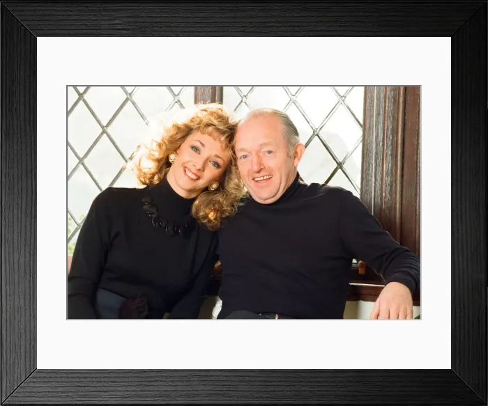 Framed Print : Magician Paul Daniels and his wife Debbie McGee pictured at home. 13th December 1991 Framed Print : Magician Paul Daniels and his wife Debbie McGee pictured at home. 13th December 1991