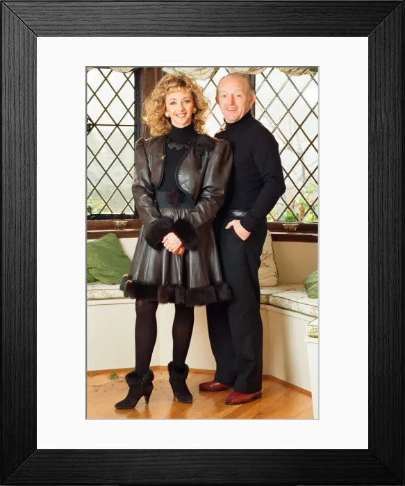 Framed Print : Magician Paul Daniels and his wife Debbie McGee pictured at home. 13th December 1991 Framed Print : Magician Paul Daniels and his wife Debbie McGee pictured at home. 13th December 1991