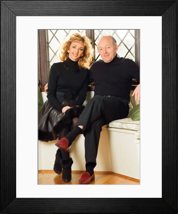 Framed Print : Magician Paul Daniels and his wife Debbie McGee pictured at home. 13th December 1991 Framed Print : Magician Paul Daniels and his wife Debbie McGee pictured at home. 13th December 1991