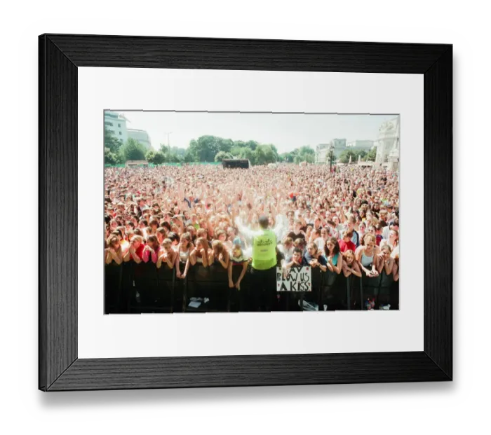 Framed Print : Cardiffs Big Weekend Summer Festival, Cardiff, Wales, 8th August 1998 Framed Print : Cardiffs Big Weekend Summer Festival, Cardiff, Wales, 8th August 1998
