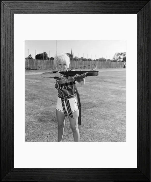 Framed Print : Barbara Windsor, Actress, 7th July 1976. Pictured, taking a break from an unusual role