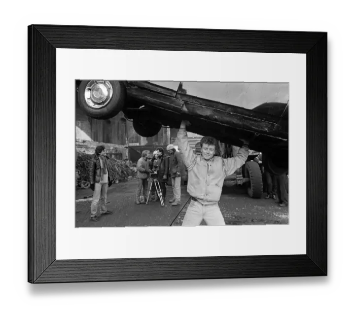 Framed Print : UB40 filming a video film in a scrapyard. The video film will feature songs from their