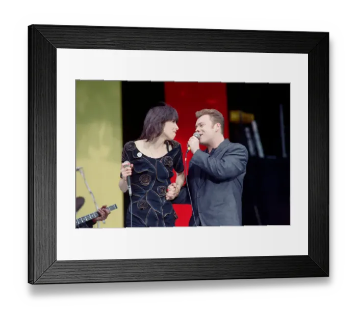Framed Print : Chrissie Hynde of The Pretenders performing with UB40 at the Nelson Mandela 70th Birthday