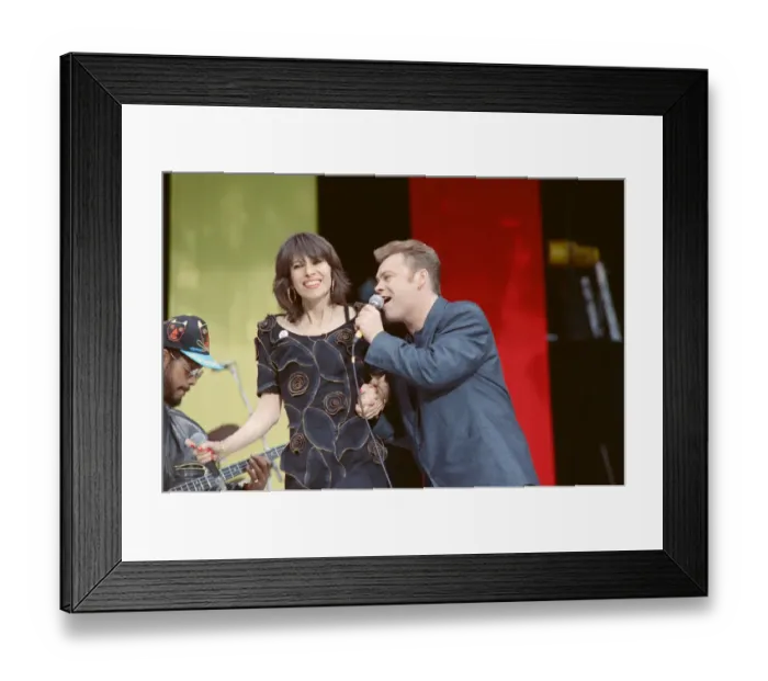 Framed Print : Chrissie Hynde of The Pretenders performing with UB40 at the Nelson Mandela 70th Birthday Framed Print : Chrissie Hynde of The Pretenders performing with UB40 at the Nelson Mandela 70th Birthday