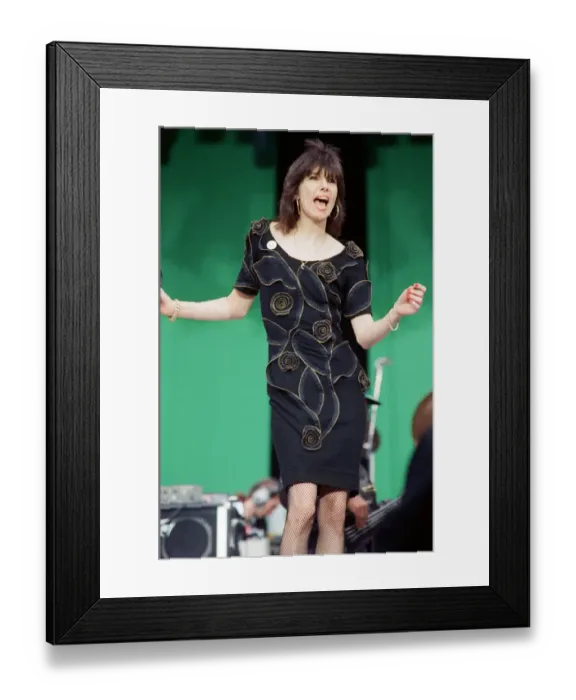 Framed Print : Chrissie Hynde of The Pretenders performing with UB40 at the Nelson Mandela 70th Birthday