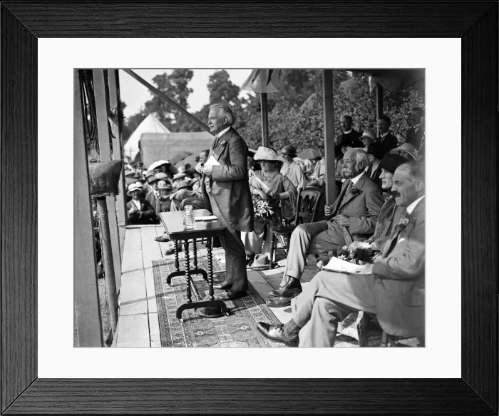 Framed Print : David Lloyd George and Mrs Lloyd George at a Liberal rally in Kings Langley. Circa 1920