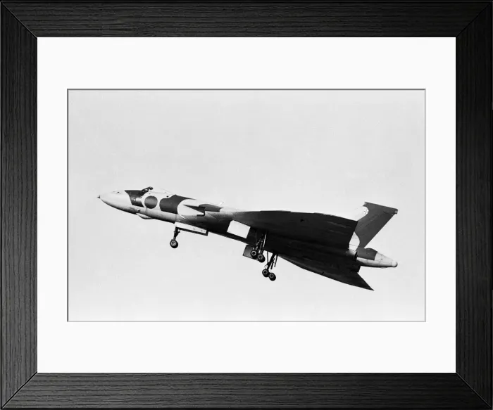 Framed Print : The final flight of Vulcan bomber XL360 in to Coventry Airport Framed Print : The final flight of Vulcan bomber XL360 in to Coventry Airport