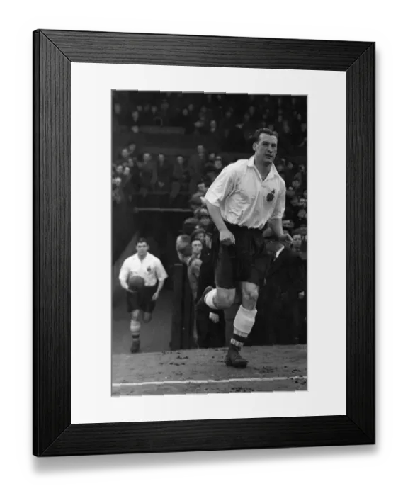 Framed Print : Nat Lofthouse of Bolton Wanderers and England running on to the pitch Circa 1955 Framed Print : Nat Lofthouse of Bolton Wanderers and England running on to the pitch Circa 1955