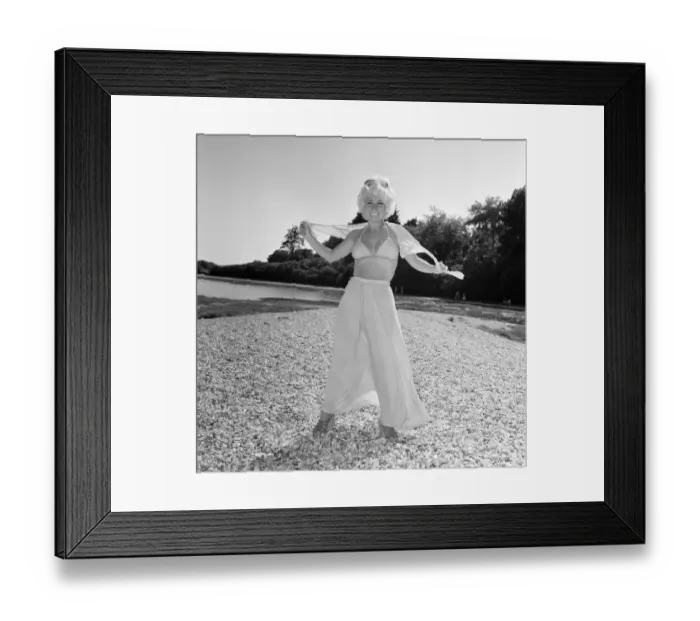 Framed Print : Barbara Windsor, Actress, 7th July 1976. Pictured, taking a break from an unusual role Framed Print : Barbara Windsor, Actress, 7th July 1976. Pictured, taking a break from an unusual role