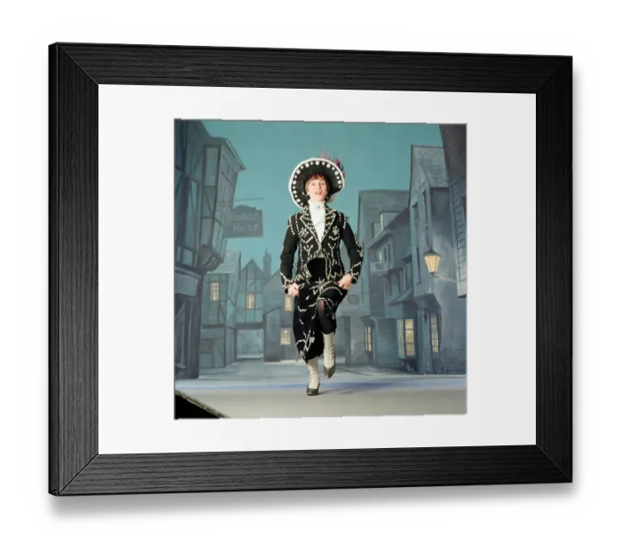 Framed Print : June Brown dressed as a Pearly Queen. 24th January 1995 Framed Print : June Brown dressed as a Pearly Queen. 24th January 1995
