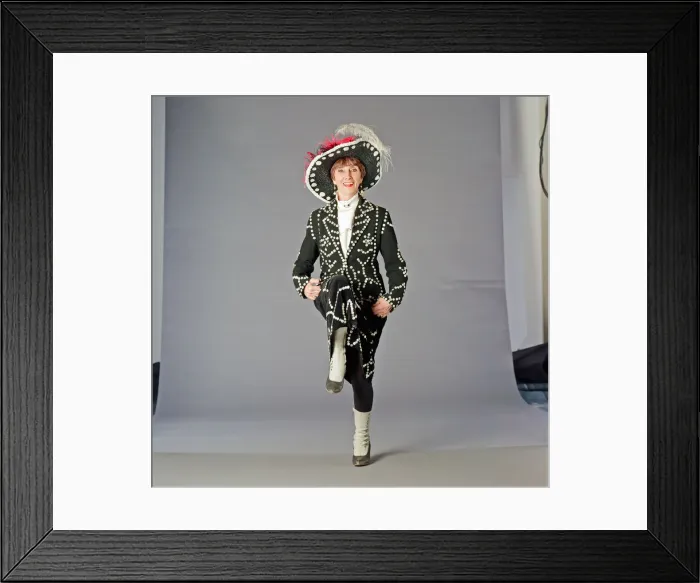 Framed Print : June Brown dressed as a Pearly Queen. 24th January 1995 Framed Print : June Brown dressed as a Pearly Queen. 24th January 1995