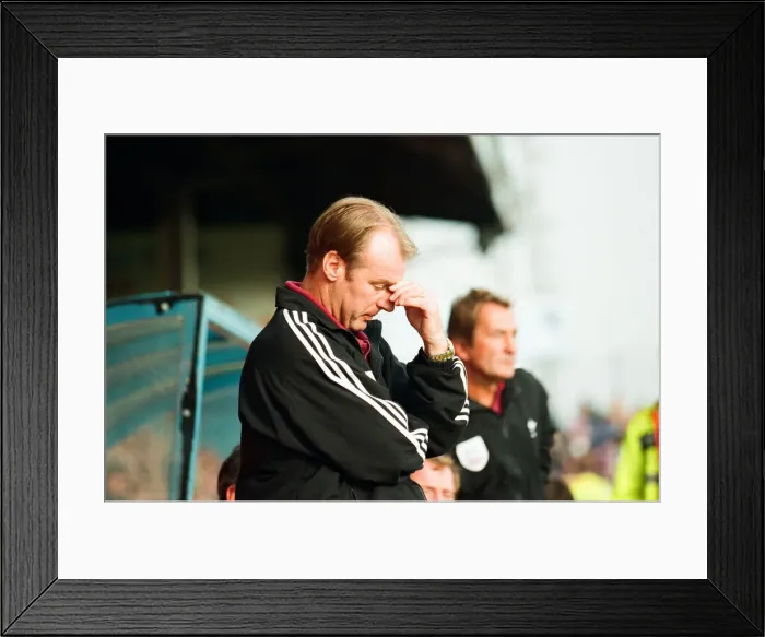 Framed Print : Football League Divison One match Reading 1 -6 Crystal Palace held at Elm Park
