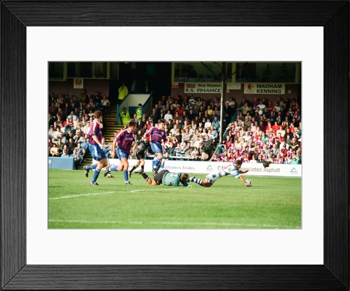 Framed Print : Football League Divison One match Reading 1 -6 Crystal Palace held at Elm Park Framed Print : Football League Divison One match Reading 1 -6 Crystal Palace held at Elm Park