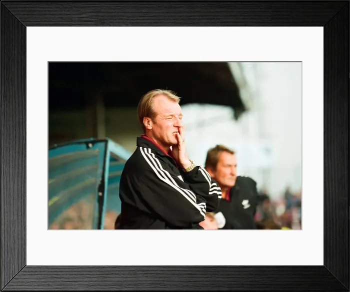 Framed Print : Football League Divison One match Reading 1 -6 Crystal Palace held at Elm Park Framed Print : Football League Divison One match Reading 1 -6 Crystal Palace held at Elm Park