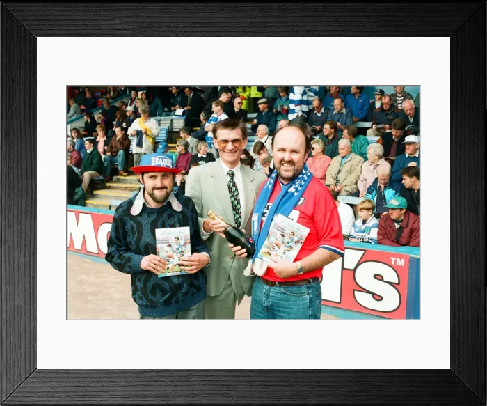 Framed Print : Football League Divison One match Reading 1 -6 Crystal Palace held at Elm Park