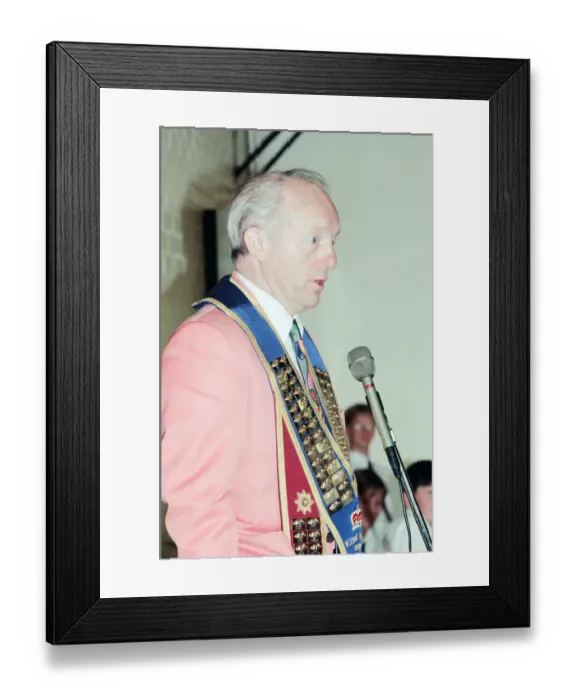 Framed Print : Paul Daniels, magician, officially re-opens refurbished Kilton Thorpe School Framed Print : Paul Daniels, magician, officially re-opens refurbished Kilton Thorpe School
