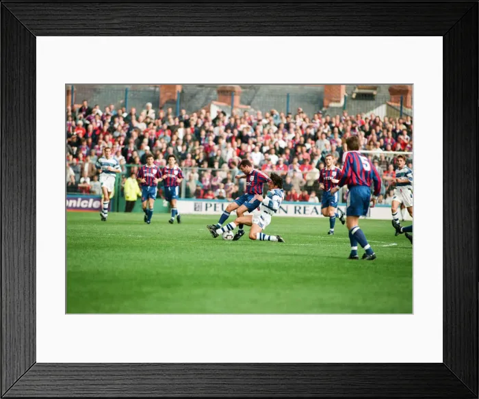 Framed Print : Football League Divison One match Reading 1 -6 Crystal Palace held at Elm Park Framed Print : Football League Divison One match Reading 1 -6 Crystal Palace held at Elm Park