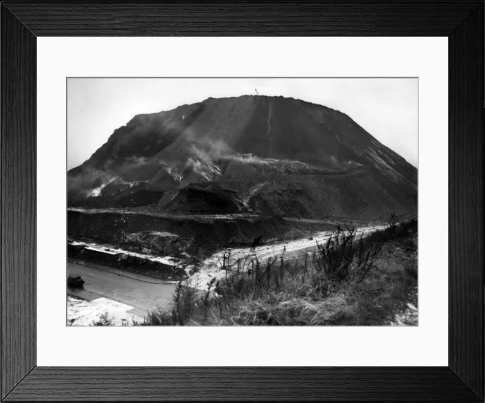 Framed Print : The Hamstead Colliery Fire of 4th March 1908, killed 26 men in one day Framed Print : The Hamstead Colliery Fire of 4th March 1908, killed 26 men in one day