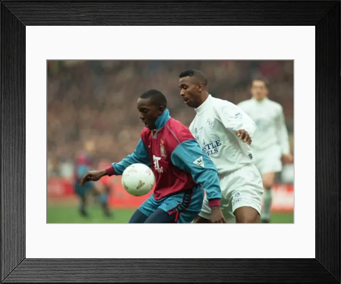 Framed Print : Coca Cola Cup Final Aston Villa 3 - 0 Leeds, held at Wembley. 24th March 1996