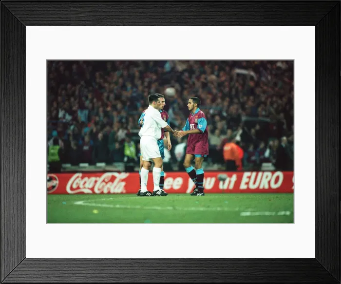 Framed Print : Coca Cola Cup Final Aston Villa 3 - 0 Leeds, held at Wembley. 24th March 1996 Framed Print : Coca Cola Cup Final Aston Villa 3 - 0 Leeds, held at Wembley. 24th March 1996
