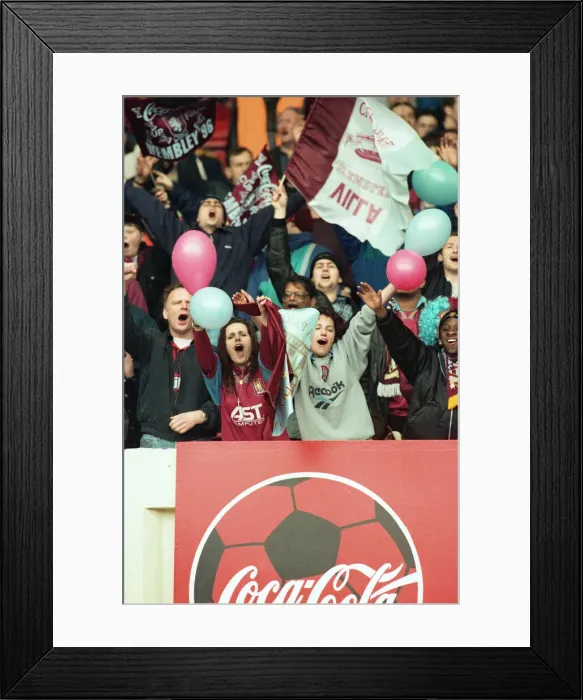 Framed Print : Coca Cola Cup Final Aston Villa 3 - 0 Leeds, held at Wembley. 24th March 1996